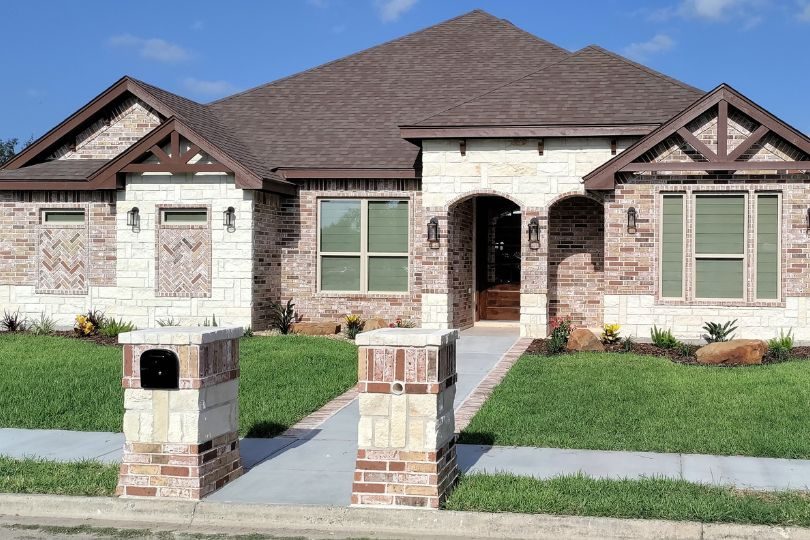 EXTERIOR Los Fresnos Ave (1)